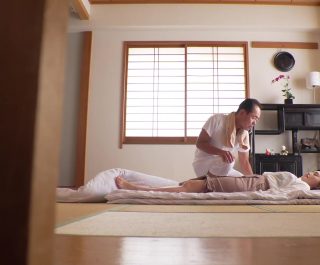 Bố đến chơi nhân tiện phang lồn con dâu