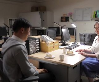 Cưỡng dâm tán tỉnh cô giáo xinh đẹp